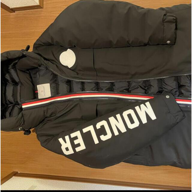 MONCLER(モンクレール)のモンクレール　ダウン　 メンズのジャケット/アウター(ダウンジャケット)の商品写真