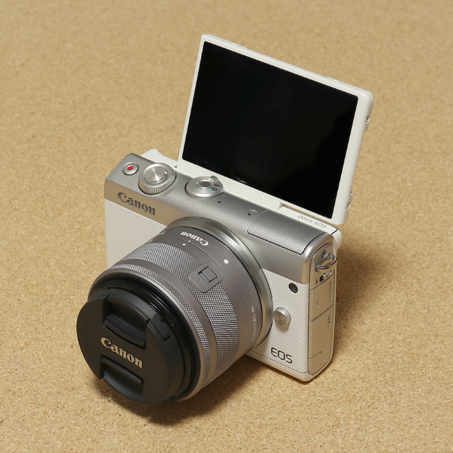 Canon(キヤノン)のCanon EOS M100 + 標準ズームレンズ スマホ/家電/カメラのカメラ(ミラーレス一眼)の商品写真