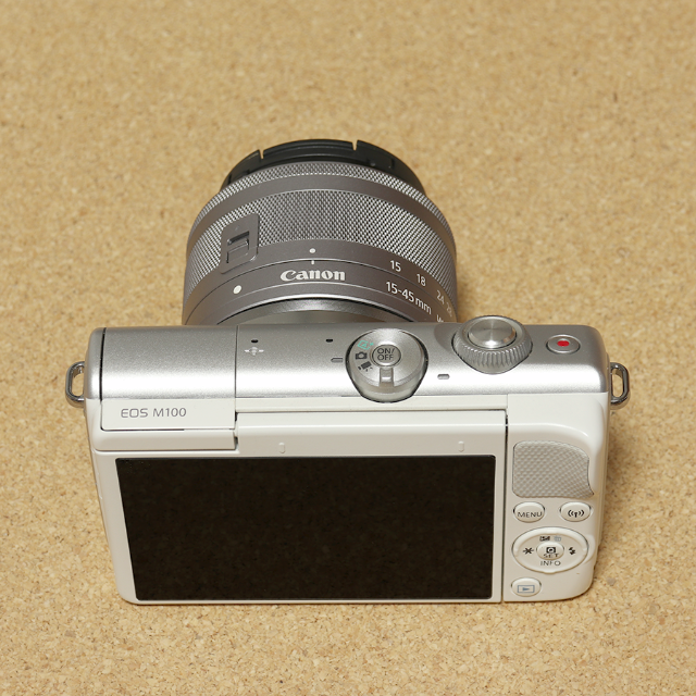 Canon(キヤノン)のCanon EOS M100 + 標準ズームレンズ スマホ/家電/カメラのカメラ(ミラーレス一眼)の商品写真