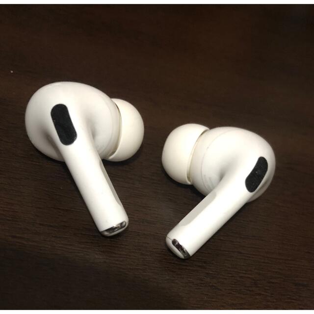 Apple(アップル)のApple正規品 AirPods pro 左耳と右耳 スマホ/家電/カメラのスマホアクセサリー(ストラップ/イヤホンジャック)の商品写真