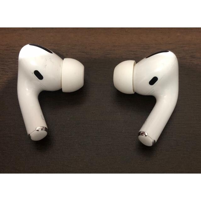 Apple(アップル)のApple正規品 AirPods pro 左耳と右耳 スマホ/家電/カメラのスマホアクセサリー(ストラップ/イヤホンジャック)の商品写真