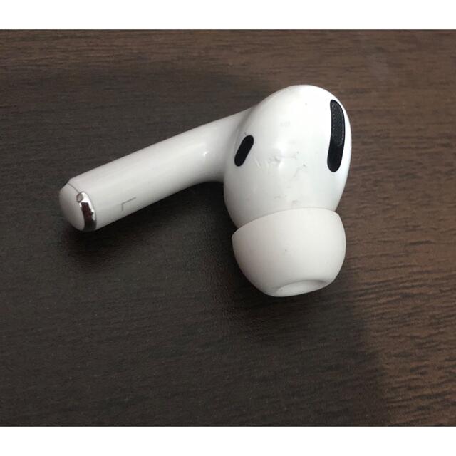 Apple(アップル)のApple正規品 AirPods pro 左耳と右耳 スマホ/家電/カメラのスマホアクセサリー(ストラップ/イヤホンジャック)の商品写真