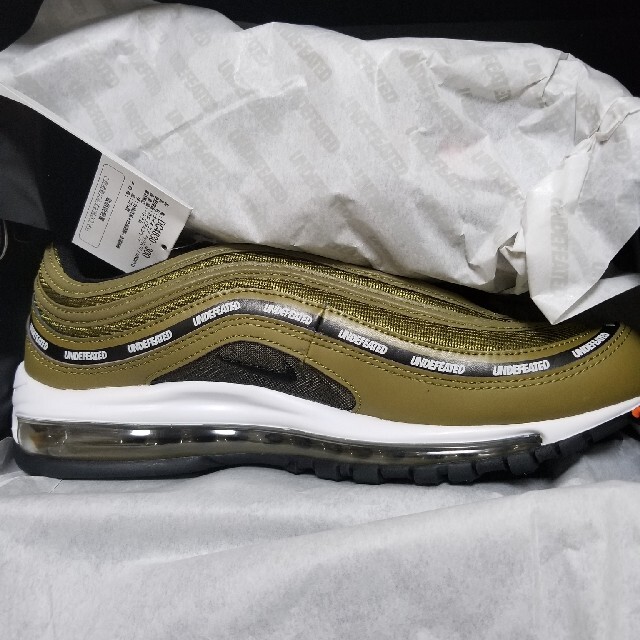 UNDEFEATED(アンディフィーテッド)のUNDEFEATED NIKE AIR MAX 97 OLIVE 27.5cm メンズの靴/シューズ(スニーカー)の商品写真