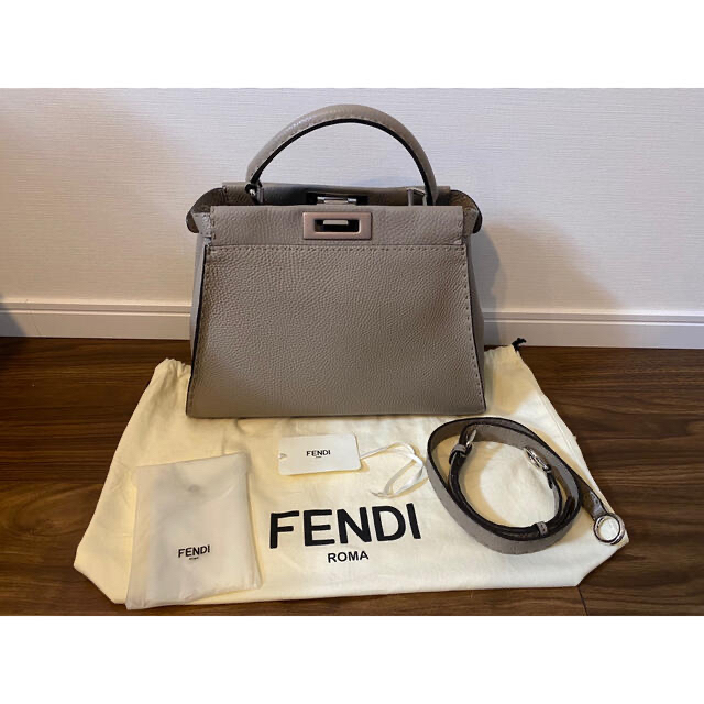 バッグFENDI ピーカブー レギュラー グレージュ フェンディ セレリア