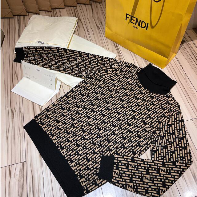 FENDI(フェンディ)の専用ページ　今季FENDIニットセーター メンズのトップス(ニット/セーター)の商品写真