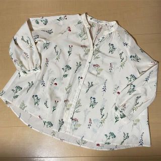 グローバルワーク(GLOBAL WORK)のGLOBAL WORK 花柄　ブラウス　美品(シャツ/ブラウス(長袖/七分))