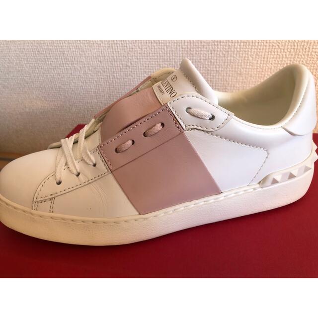 VALENTINO(ヴァレンティノ)の❤️バレンチノスタッズスニーカー❤️VALENTINO美品　箱付き レディースの靴/シューズ(スニーカー)の商品写真