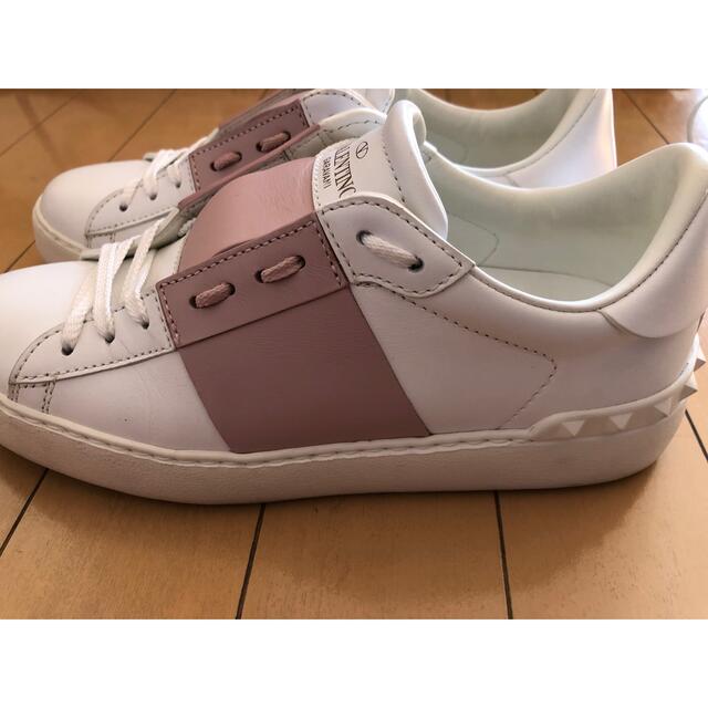 VALENTINO(ヴァレンティノ)の❤️バレンチノスタッズスニーカー❤️VALENTINO美品　箱付き レディースの靴/シューズ(スニーカー)の商品写真