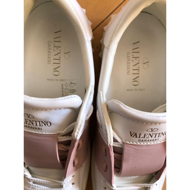 VALENTINO(ヴァレンティノ)の❤️バレンチノスタッズスニーカー❤️VALENTINO美品　箱付き レディースの靴/シューズ(スニーカー)の商品写真