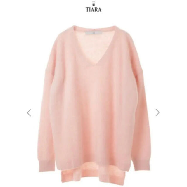 tiara(ティアラ)のあっちゃん様専用⭐︎TIARA⭐︎ラクーンVネックニット⭐︎ピンク　今季購入品 レディースのトップス(ニット/セーター)の商品写真