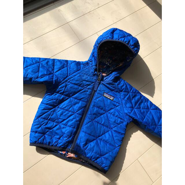 patagonia(パタゴニア)のpatagonia アウター　リバーシブル　6-12month キッズ/ベビー/マタニティのベビー服(~85cm)(ジャケット/コート)の商品写真