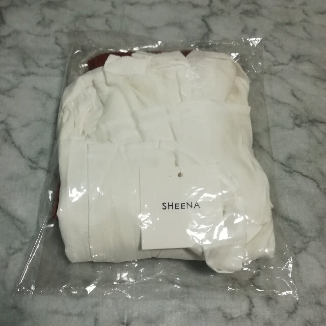 SHEENA　新品未使用　ボリュームスリーブ　ドッキングレイヤード　ニットシャツ レディースのトップス(シャツ/ブラウス(長袖/七分))の商品写真