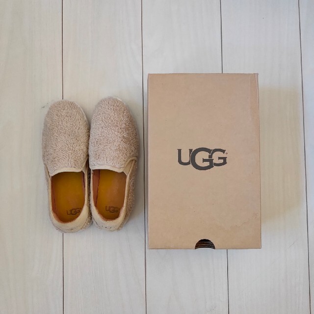 UGG(アグ)の最終値下げ！UGG　ボアスニーカー　22cm レディースの靴/シューズ(スニーカー)の商品写真