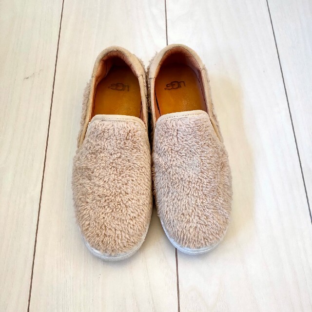 UGG(アグ)の最終値下げ！UGG　ボアスニーカー　22cm レディースの靴/シューズ(スニーカー)の商品写真