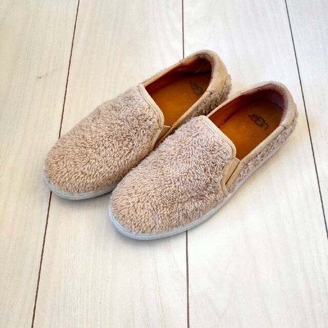 UGG(アグ)の最終値下げ！UGG　ボアスニーカー　22cm レディースの靴/シューズ(スニーカー)の商品写真