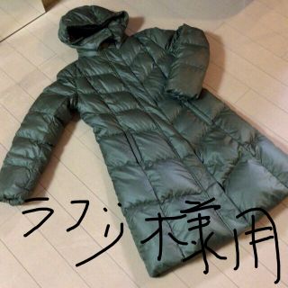 ユニクロ(UNIQLO)の★ UNIQLO★PremiumDwnダウンロングコート美品カーキ色Mサイズ★ (ダウンコート)