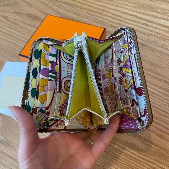 Hermes(エルメス)の【新品】エルメス　シルクインコンパクト　ゴールド レディースのファッション小物(財布)の商品写真