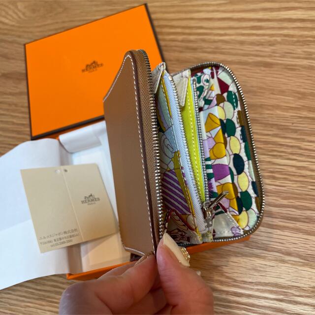 Hermes(エルメス)の【新品】エルメス　シルクインコンパクト　ゴールド レディースのファッション小物(財布)の商品写真