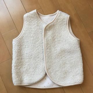 ユニクロ(UNIQLO)の80cm ベスト　ベージュ(カーディガン/ボレロ)