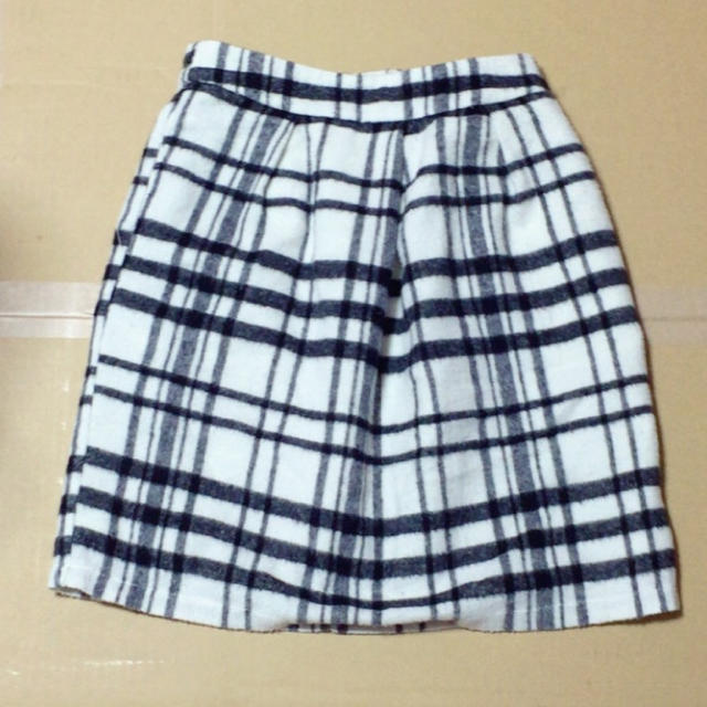 RETRO GIRL(レトロガール)のレトロガール チェック 黒 白 台形 スカート レディースのスカート(ひざ丈スカート)の商品写真