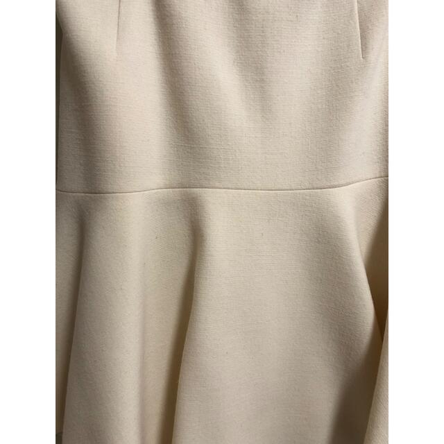 ROPE’(ロペ)のロペ　白　フレアスカート レディースのスカート(ひざ丈スカート)の商品写真