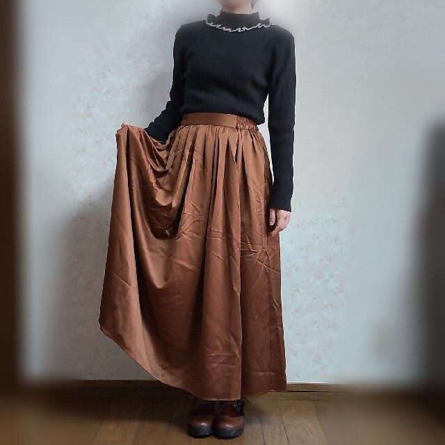 AMERICAN HOLIC サテンロングスカート キャメル レディースのスカート(ロングスカート)の商品写真