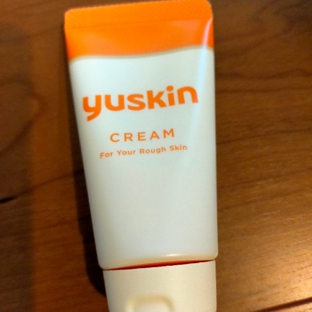 Yuskin(ユースキン)のkaanaちゃん様専用　新品　ユースキン　ハンドクリーム　40グラム　2個セット コスメ/美容のボディケア(ハンドクリーム)の商品写真