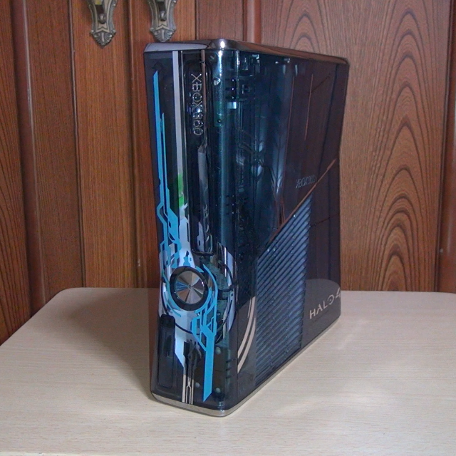 Xbox360(エックスボックス360)のXbox360 ヘイロー4 リミテッドエディション  エンタメ/ホビーのゲームソフト/ゲーム機本体(家庭用ゲーム機本体)の商品写真