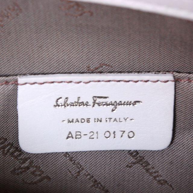 Salvatore Ferragamo(サルヴァトーレフェラガモ)のあんず様専用　フェラガモ　バッグ　ガンチーニ　ワン ショルダー　レザー　 レディースのバッグ(ショルダーバッグ)の商品写真