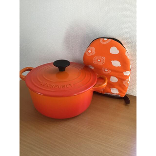 ルクルーゼ(LE CREUSET)のル・クルーゼ   鍋　オレンジ18cm  と　キッチンミトン(鍋/フライパン)