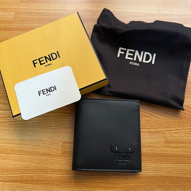 新品/定価4万超】FENDI 2つ折り財布 新品/定価4万超】FENDI 2つ折り財布