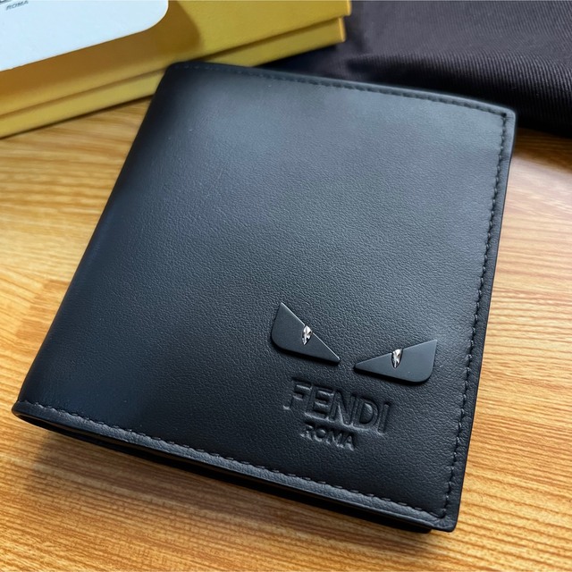 新品/定価4万超】FENDI 2つ折り財布 新品/定価4万超】FENDI 2つ折り財布