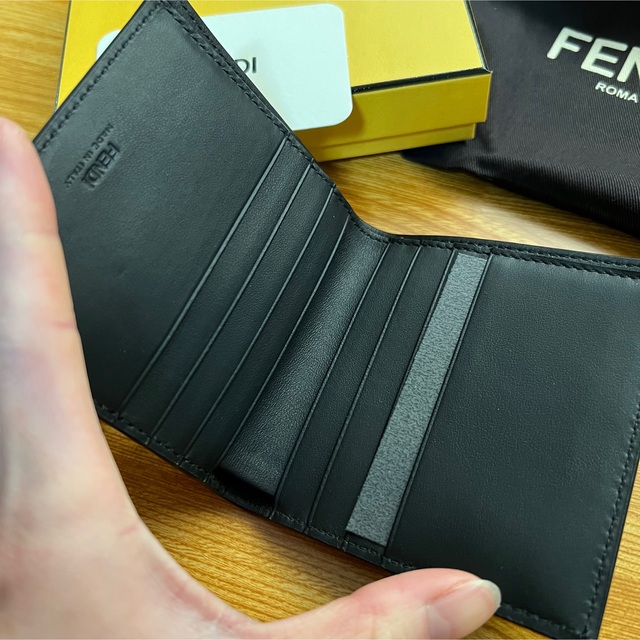 新品/定価4万超】FENDI 2つ折り財布 新品/定価4万超】FENDI 2つ折り財布