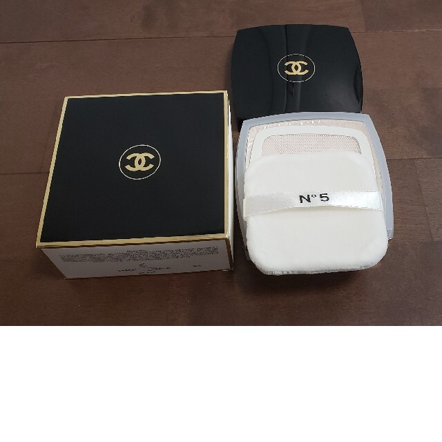 CHANEL(シャネル)の未使用　CHANEL　シャネルN°5ルースボディパウダー コスメ/美容のボディケア(その他)の商品写真