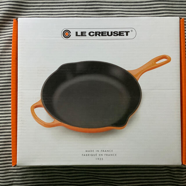 LE CREUSET(ルクルーゼ)の【ルクルーゼジャポン正規品】シグネイチュア スキレットロンド 26 コスモ インテリア/住まい/日用品のキッチン/食器(鍋/フライパン)の商品写真