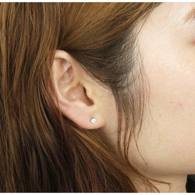 スワロフスキー エレメンツ シリウス 一粒 ピアス 4mm レディースのアクセサリー(ピアス)の商品写真