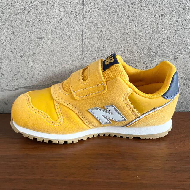 New Balance(ニューバランス)の【新品】15.5センチ イエロー　ニューバランス　スニーカー キッズ/ベビー/マタニティのキッズ靴/シューズ(15cm~)(スニーカー)の商品写真