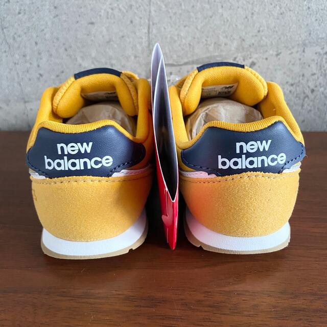 New Balance(ニューバランス)の【新品】15.5センチ イエロー　ニューバランス　スニーカー キッズ/ベビー/マタニティのキッズ靴/シューズ(15cm~)(スニーカー)の商品写真
