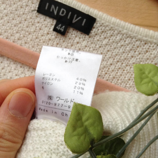 INDIVI(インディヴィ)のインディヴィ☆ホワイトVネックニット☆ レディースのトップス(ニット/セーター)の商品写真