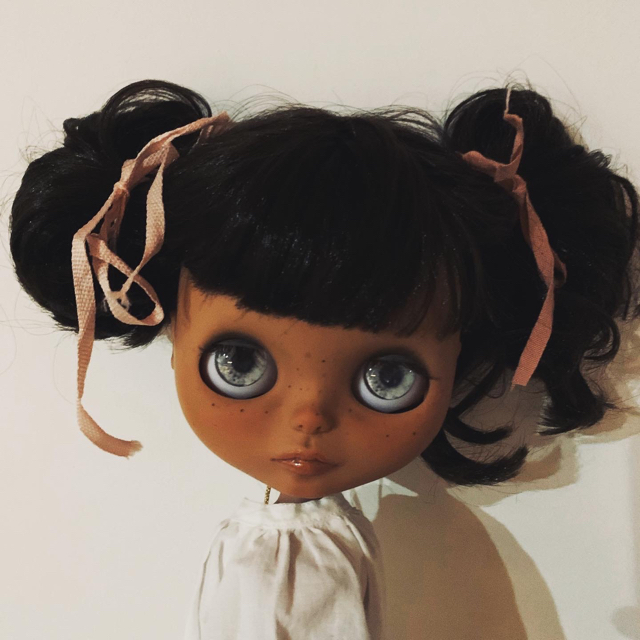 カスタムアイシードール　ネオブライスタイプ　ダークスキン ハンドメイドのぬいぐるみ/人形(人形)の商品写真