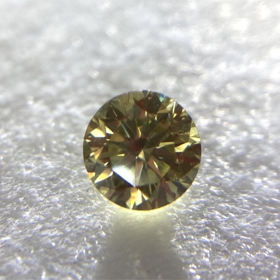 ファンシーインテンスイエロー　ダイヤモンド　ルース　0.24ct VVS-2