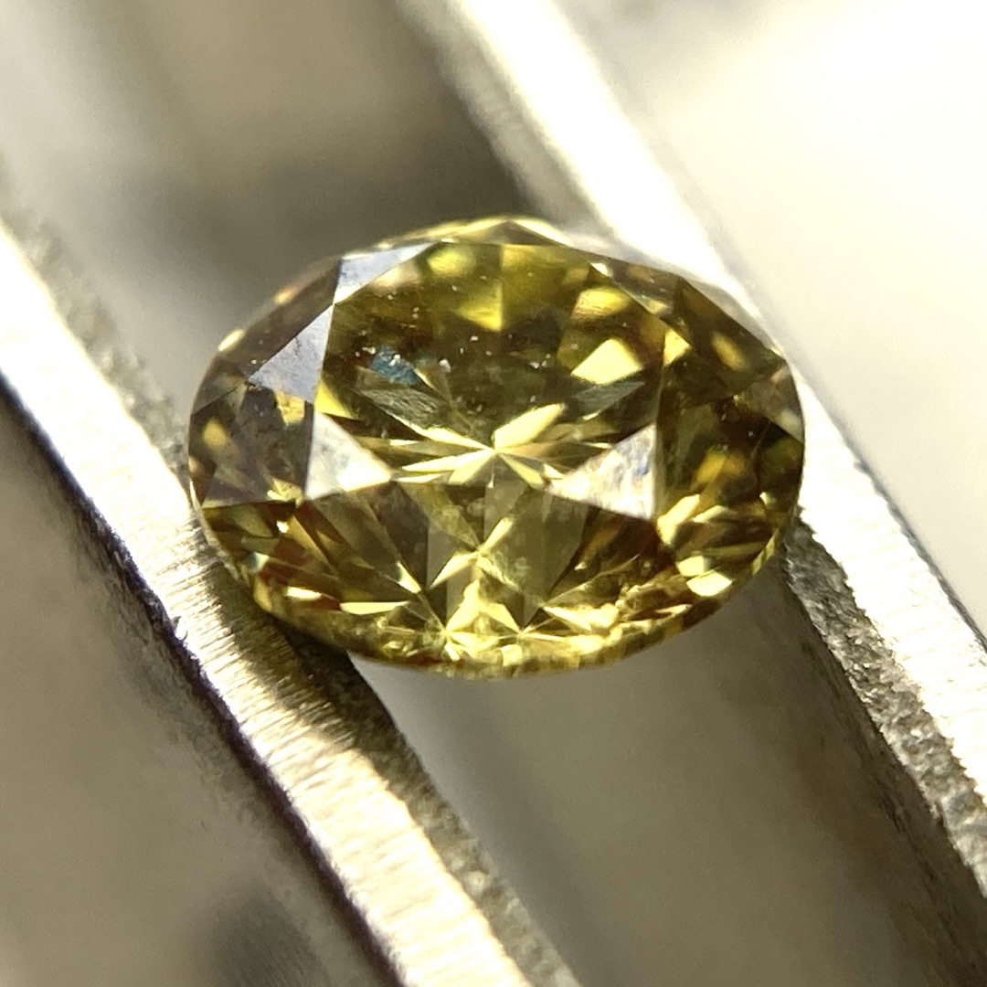 ファンシーインテンスイエロー　ダイヤモンド　ルース　0.24ct VVS-2