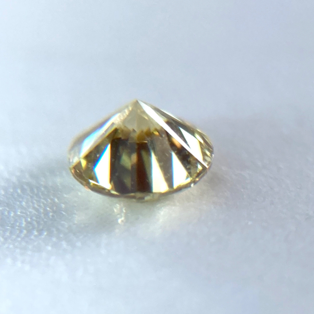 ファンシーインテンスイエロー　ダイヤモンド　ルース　0.24ct VVS-2