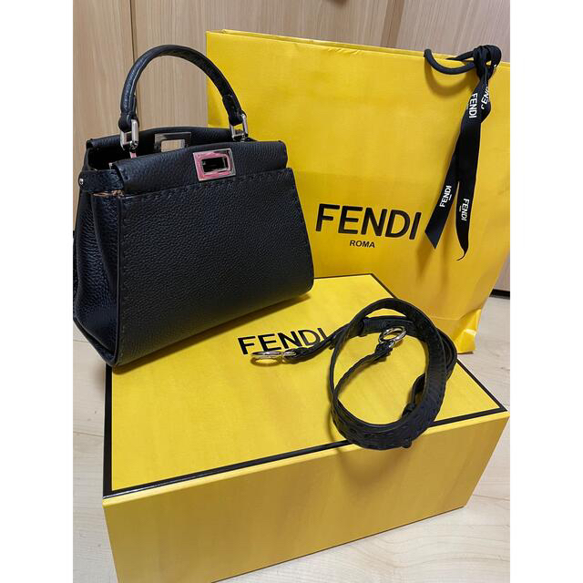 FENDI(フェンディ)のフェンディ　ピーカブー　ミニ　セレリア レディースのバッグ(ハンドバッグ)の商品写真