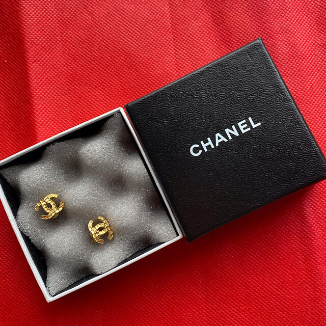 CHANEL(シャネル)のCHANEL シャネル マトラッセ柄 ヴィンテージピアス レディースのアクセサリー(ピアス)の商品写真