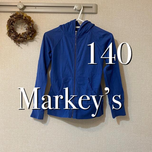 MARKEY'S(マーキーズ)のMarky’s マーキーズ　パーカー　ブルー　フード付　男女兼用　シンプル キッズ/ベビー/マタニティのキッズ服女の子用(90cm~)(ジャケット/上着)の商品写真