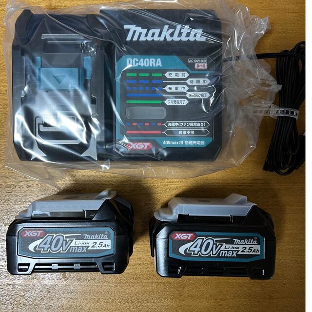 Makita(マキタ)の【新品】マキタ　40V2.5Ahリチウムイオンバッテリー２個と充電器 スポーツ/アウトドアの自転車(工具/メンテナンス)の商品写真