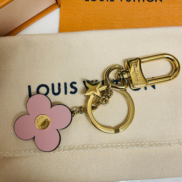 LOUIS VUITTON(ルイヴィトン)のわい様専用  美品✨ルイヴィトン ポルト クレ・ブルーミング フラワー BB レディースのファッション小物(キーホルダー)の商品写真