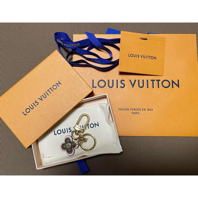 LOUIS VUITTON(ルイヴィトン)のわい様専用  美品✨ルイヴィトン ポルト クレ・ブルーミング フラワー BB レディースのファッション小物(キーホルダー)の商品写真