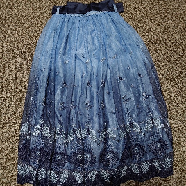 axes femme(アクシーズファム)のaxes femme　グラデチュール刺繍スカート レディースのスカート(ロングスカート)の商品写真